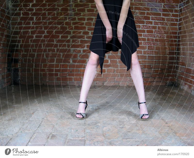 *** Colour photo Day Human being Young woman Youth (Young adults) Arm Hand Legs Feet 1 18 - 30 years Adults Wall (barrier) Wall (building) Stand