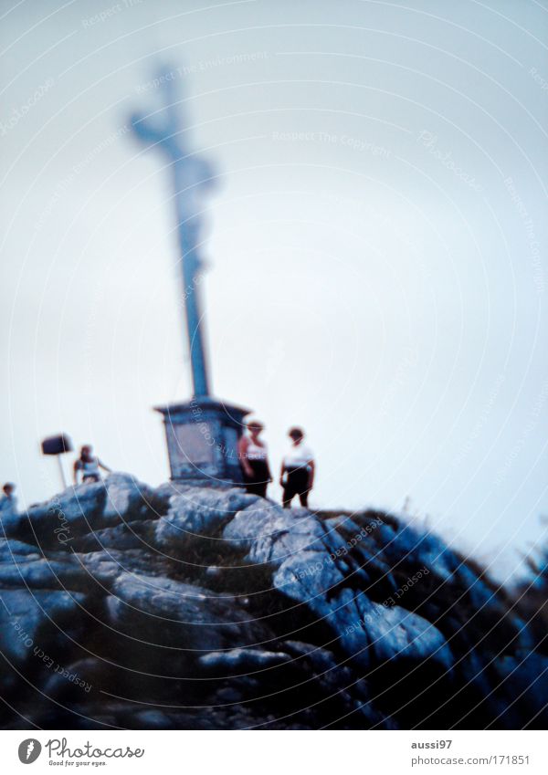 On top Colour photo Exterior shot Full-length Looking into the camera Androgynous Group Rock Alps Mountain Peak Hiking Peak cross Climbing Mountaineer