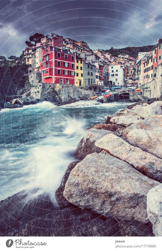 RIOMAGGIORE Vacation & Travel Tourism City trip Water Weather Waves Coast Bay Ocean Italy Fishing village House (Residential Structure) Tourist Attraction Old