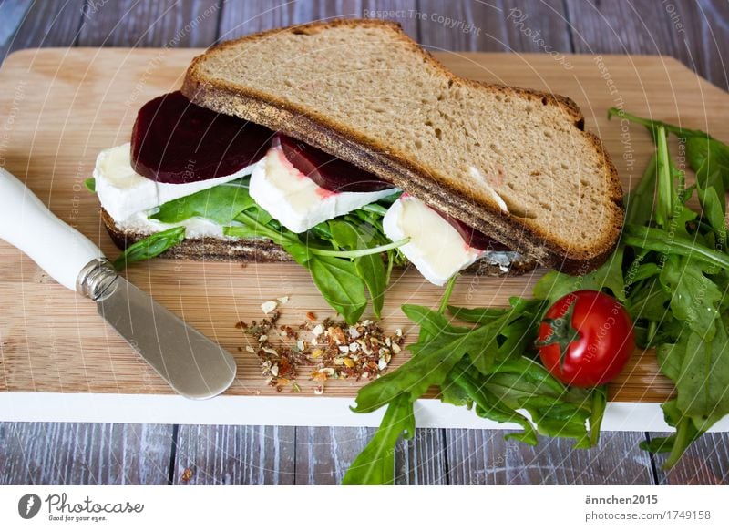 Owl II Knives Tomato Red beet Lettuce Rucola Brie Cheese Bread Chopping board Healthy Healthy Eating Dish Food photograph Breakfast Slow food Daub Nutrition