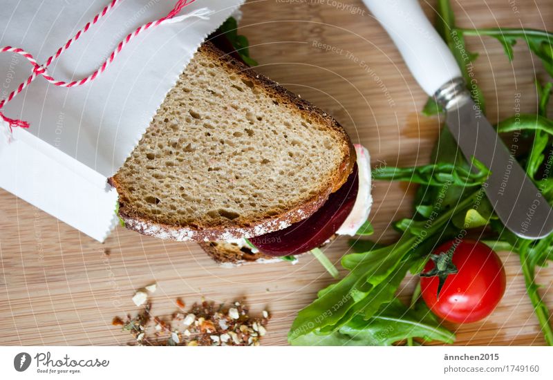 super owl Packaging Sandwich Greaseproof paper Purr String Packaged Box up Tomato Red beet Lettuce Rucola Brie Cheese Bread Chopping board Healthy