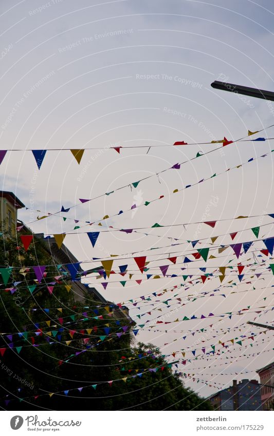 pennants Decoration Flag Feasts & Celebrations Kreuzberg Party Jewellery Street party Town pennant chain Living or residing Residential area Sky Twilight