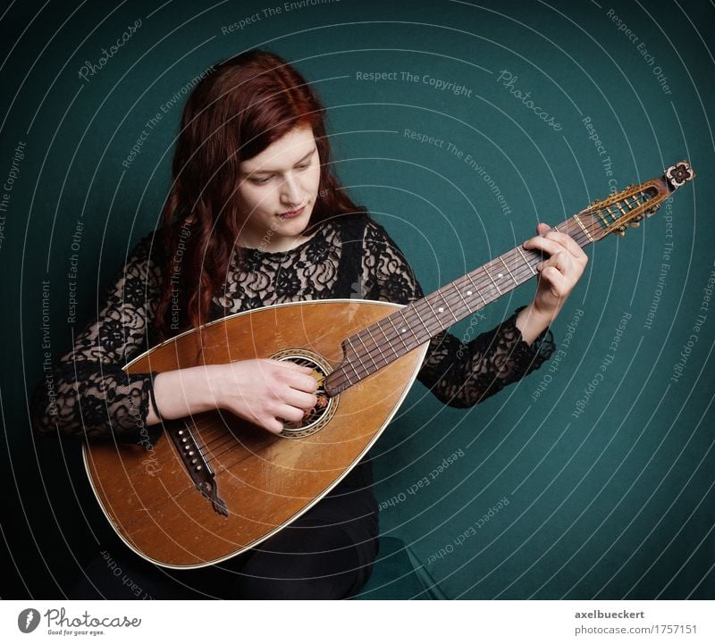 Woman plays lute Lute Music Musical instrument Musician Playing Make music Lifestyle Entertainment Human being Young woman Youth (Young adults) Adults 1
