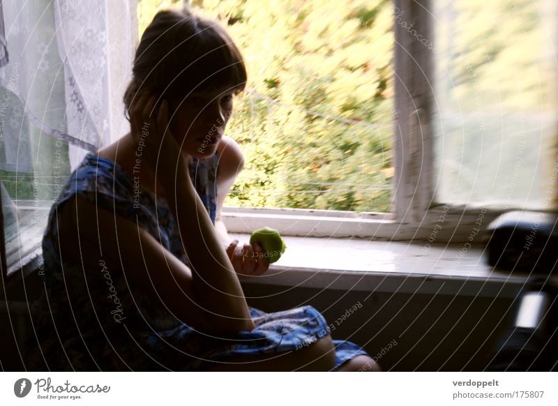 >8<<< Colour photo Interior shot Structures and shapes Morning Day Light Contrast Silhouette Blur Shallow depth of field Half-profile Food Fruit Apple