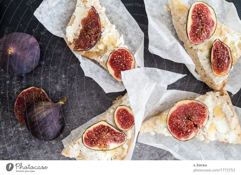 Goat cheese crostini with fresh figs Food Cheese Dairy Products Fruit Dough Baked goods Bread Nutrition Buffet Brunch Vegetarian diet Finger food Fresh Healthy