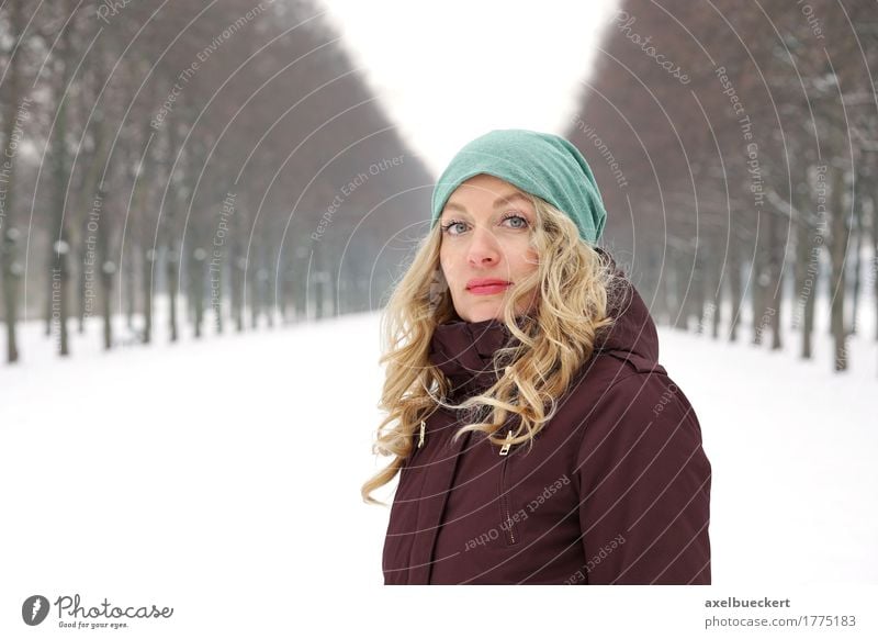 woman in snow covered alley Lifestyle Leisure and hobbies Winter Snow Human being Feminine Young woman Youth (Young adults) Woman Adults 1 30 - 45 years Nature