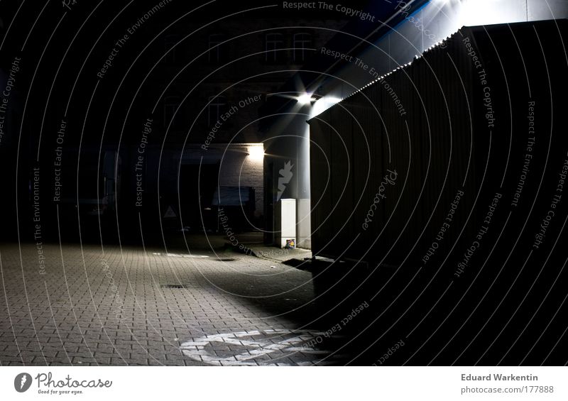 night empty 01 Deserted Architecture Petrol station Wall (barrier) Wall (building) Cold Empty Dark Backyard Parking lot Artificial light Colour photo