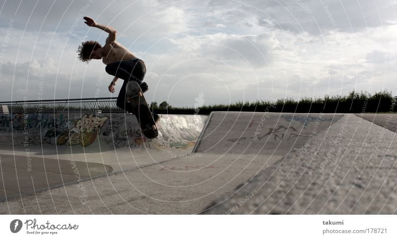 skatebaord panorama Colour photo Subdued colour Exterior shot Day Light Shadow Contrast Sunlight Panorama (View) Forward Downward Style Joy Sports Skateboard