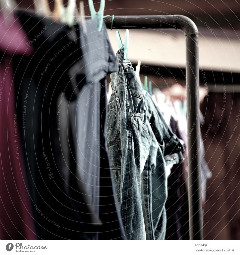 cool hang out Subdued colour Exterior shot Detail Copy Space left Copy Space bottom Shallow depth of field Central perspective jean Laundry Clothesline Dry