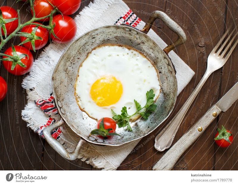 Fried egg with tomatoes and herbs Vegetable Eating Breakfast Dinner Pan Table Wood Fresh Yellow Green Red Cholesterol Eggshell Frying Meal Protein Rustic