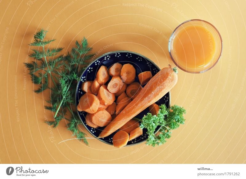 Carrot, parsley, dill, carrot juice - vitamins Parsley Dill vegetable juice Raw vegetables Nutrition Organic produce Vegetarian diet Plate Healthy Eating