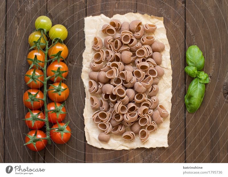 Whole wheat pasta, tomatoes and basil Vegetable Dough Baked goods Herbs and spices Nutrition Vegetarian diet Diet Dark Fresh Healthy Brown Green Red Basil