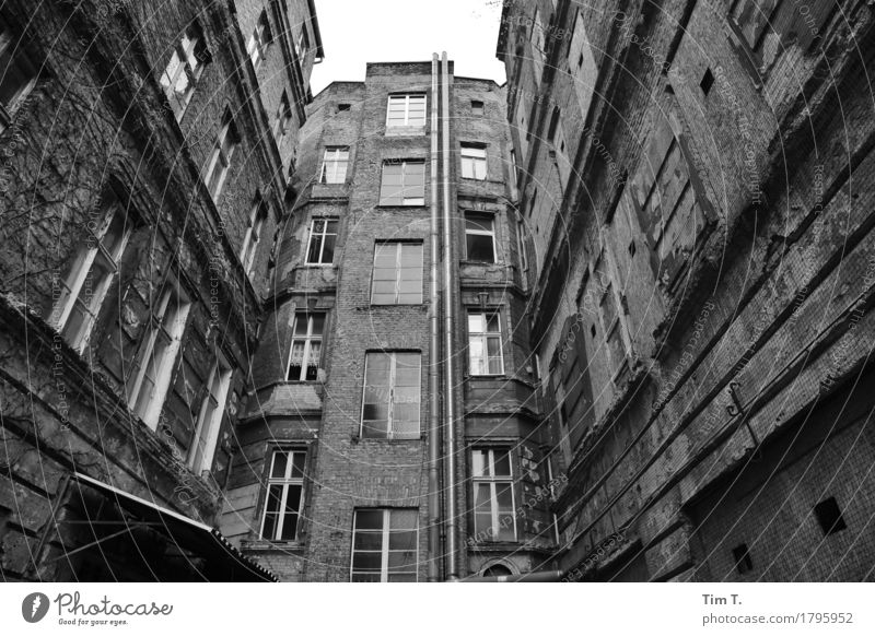 Backyard Berlin Prenzlauer Berg Town Capital city Downtown Old town Deserted House (Residential Structure) Facade Window Senior citizen Courtyard