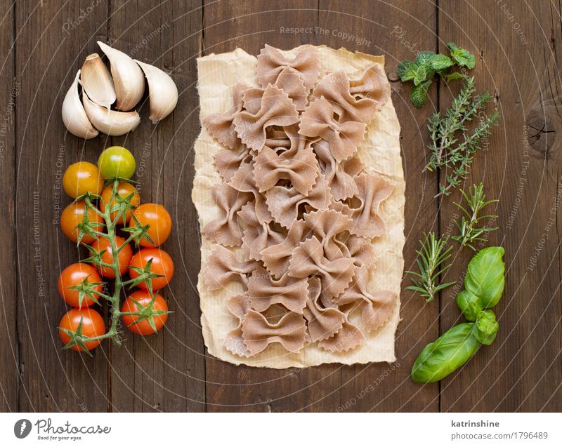 Whole wheat pasta, vegetables and herbs Vegetable Dough Baked goods Herbs and spices Vegetarian diet Diet Dark Fresh Brown Green Red Tradition Basil food frame