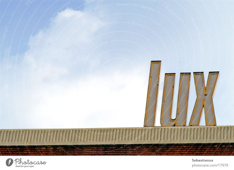 IuX Facade Neon sign Roof Cinema Leisure and hobbies lux Sky