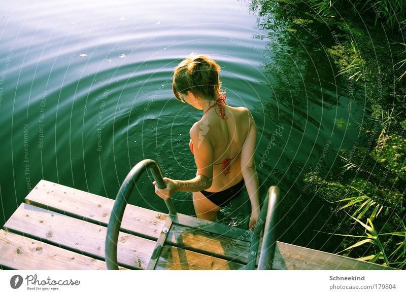 love of bathing Colour photo Exterior shot Copy Space left Copy Space top Day Light Shadow Contrast Reflection Sunlight Back-light Shallow depth of field