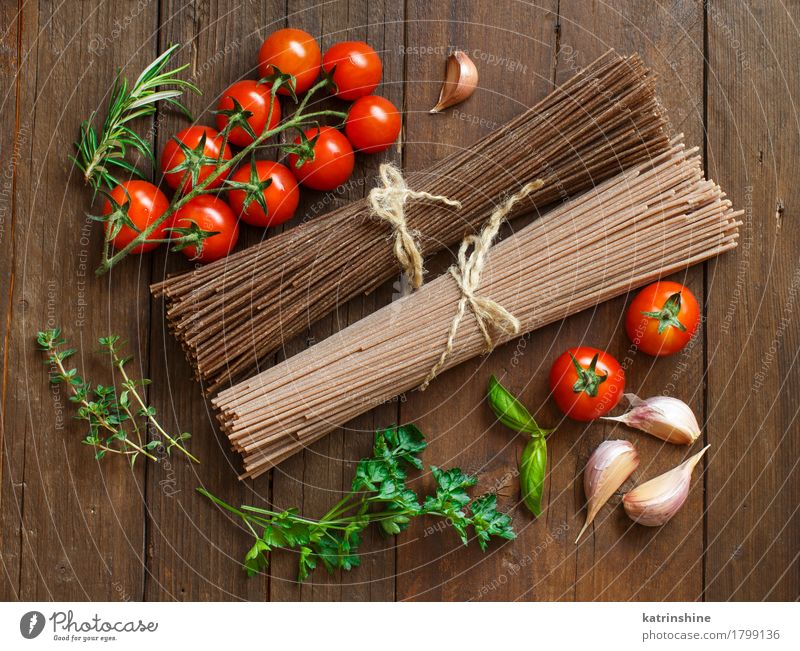 Artisan italian spaghetti, tomatoes and herbs Vegetable Dough Baked goods Herbs and spices Nutrition Table Brown Green Red country Cooking Culinary food