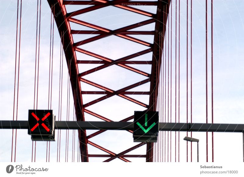 Bridge of Solidarity #3 Duisburg green arrow kersystem