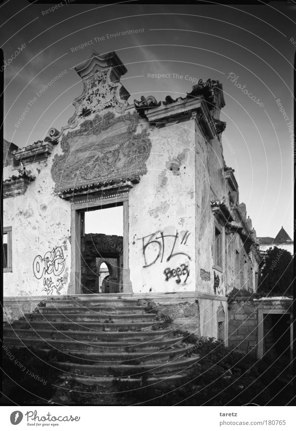 No title Black & white photo Exterior shot Deserted Evening Twilight Central perspective azulejos Portugal Detached house Ruin Farmhouse Wall (barrier)