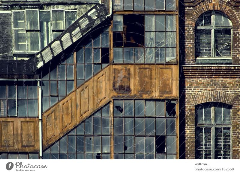 NYC in Chemnitz Industry Industrial plant Factory Manmade structures Building Architecture Wall (barrier) Wall (building) Window Stagnating Decline Transience