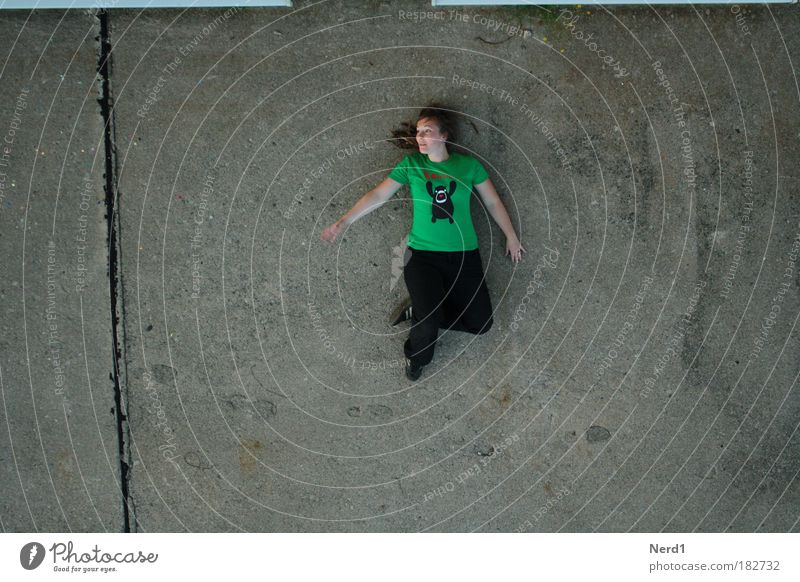 from above Green Woman Ground T-shirt Bird's-eye view Lie Contentment Bright background Full-length Serene Copy Space left Copy Space right Copy Space bottom