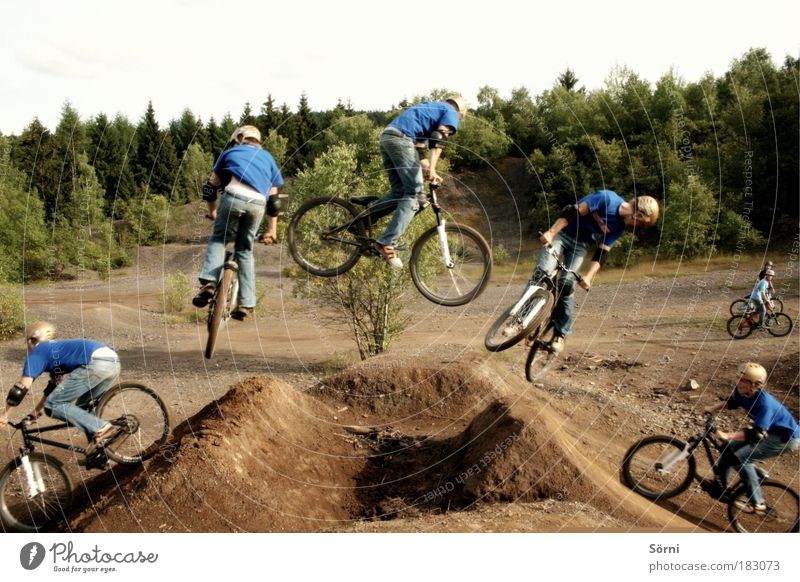 360 degree rotation Colour photo Exterior shot Experimental Copy Space top Central perspective Profile Looking away Style Bicycle Mountain bike Stunt Trick