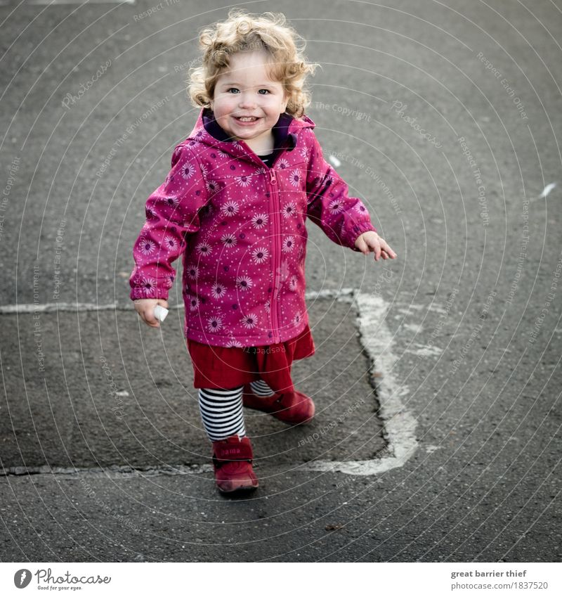 Child paints on asphalt... Human being Feminine Toddler Girl Family & Relations Infancy Life 1 1 - 3 years Skirt Jacket Footwear Hair and hairstyles Brunette