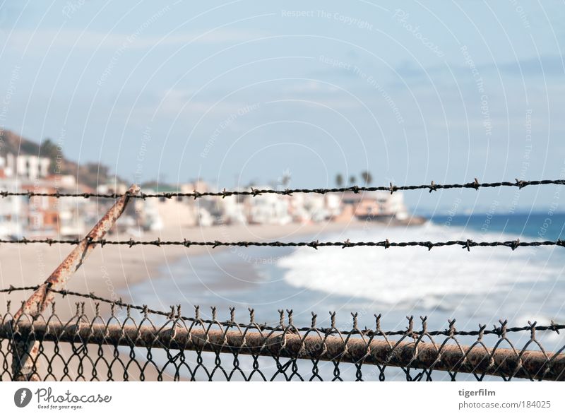 fenced out Colour photo Exterior shot Deserted Copy Space top Day Deep depth of field Central perspective Beach Ocean Waves Dream house Sand Water Malibu