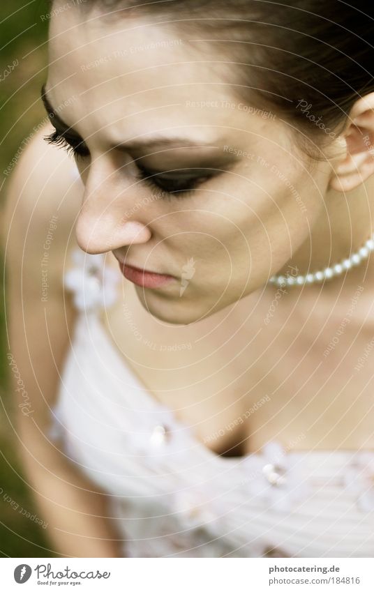 chain Colour photo Exterior shot Day Bird's-eye view Portrait photograph Downward Night life Fashion Dress Jewellery Brunette Short-haired Breathe To hold on