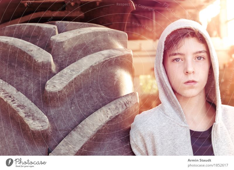 teenager with hoodie leaning against a tractor tire Lifestyle Style pretty Human being Masculine Youth (Young adults) 1 13 - 18 years Summer Fashion