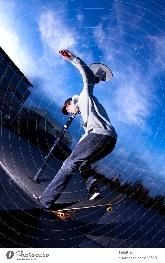 Dancing on the board Leisure and hobbies Skateboard Skateboarding Skateboard clothing Sports Funsport Masculine Youth (Young adults) 1 Human being Driving Grind