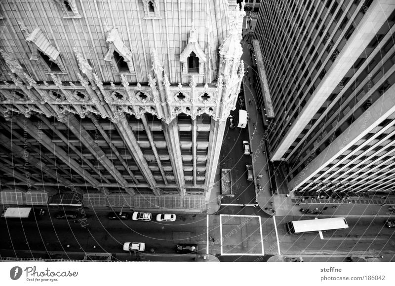 downtown Pittsburgh USA Downtown High-rise Facade Transport Motoring Street Crossroads Vehicle Car Bus Town Esthetic Decadence Life Calm Black & white photo