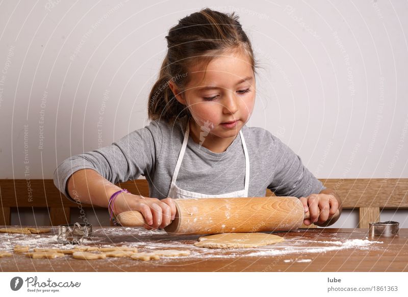 Emma bakes biscuits Food Dough Baked goods Nutrition Organic produce Vegetarian diet Work and employment Christmas & Advent Christmas biscuit Cookie Baking