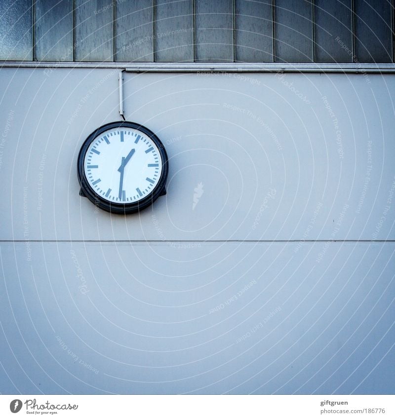Who was shooting the clock...? Clock Manmade structures Building Wall (barrier) Wall (building) Accuracy exact punctually Prompt Measure Clock hand Wall clock