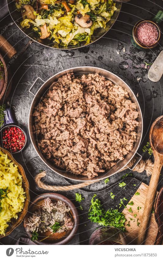 https://www.photocase.com/photos/1875850-minced-meat-in-a-saucepan-on-a-rustic-kitchen-table-photocase-stock-photo-large.jpeg