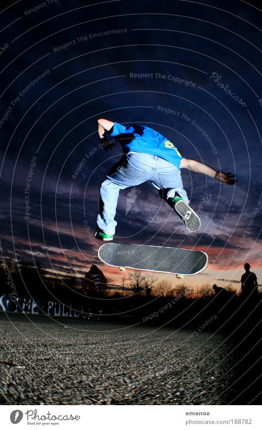 skateboard flip Lifestyle Joy Sports Skateboard Skateboarding Street life Sporting Complex Halfpipe Masculine Youth (Young adults) 1 Human being 18 - 30 years