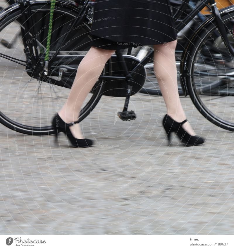 ladies' bike Bicycle Legs Road traffic Street Skirt Coat Footwear High heels Metal Going Walking Black Wheel Metalware linkage Bicycle frame Guard Pedal Spokes