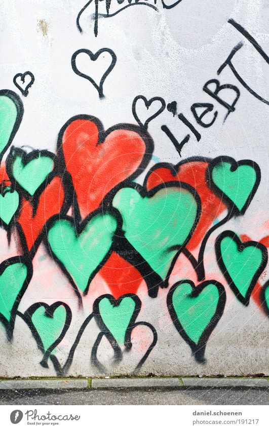 loves!!!! Sign Graffiti Heart Green Red Emotions Happy Happiness Joie de vivre (Vitality) Love Infatuation Relationship Colour Hope Passion Wall (building)