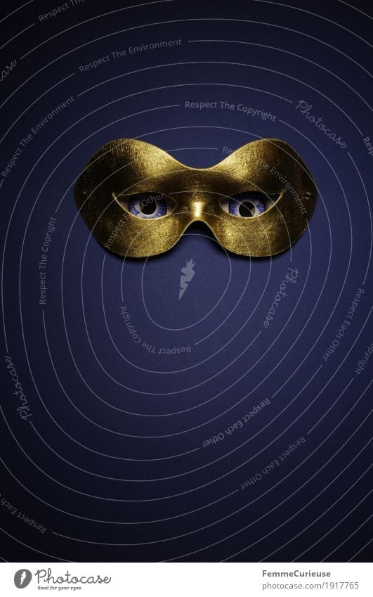 In sight (02) Eyes Fear Mask Hide Anonymous Agent Mysterious Confidant Gold Blue Carnival Dress up Creepy Alarming Masked ball Expression Intensive Looking