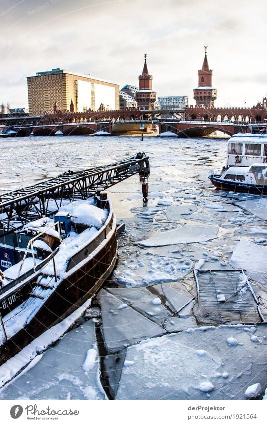 Frosty times at the Oberbaum Bridge Vacation & Travel Tourism Trip Sightseeing City trip Cruise Winter Ice River bank Capital city Outskirts Manmade structures
