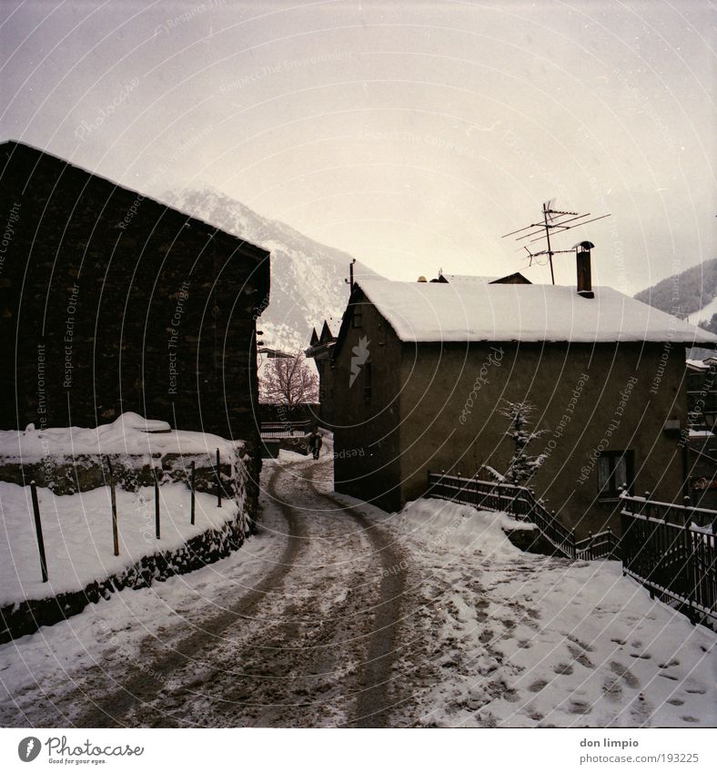 soldeu Vacation & Travel Winter Snow Mountain Bad weather Pyramid Andorra Village Populated Detached house Hut Old Far-off places Lanes & trails Medium format