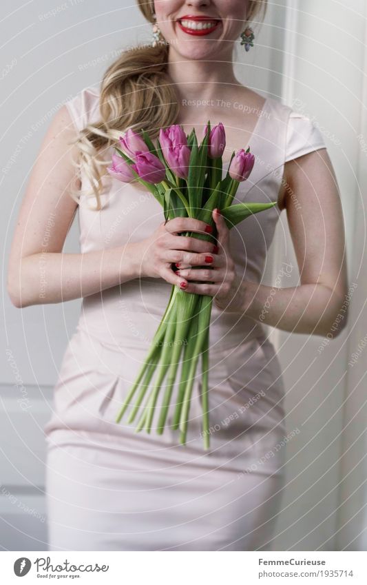 Spring_01 Feminine Young woman Youth (Young adults) Woman Adults Human being 18 - 30 years 30 - 45 years Valentine's Day Bride Wedding Flower Bouquet Tulip Pink
