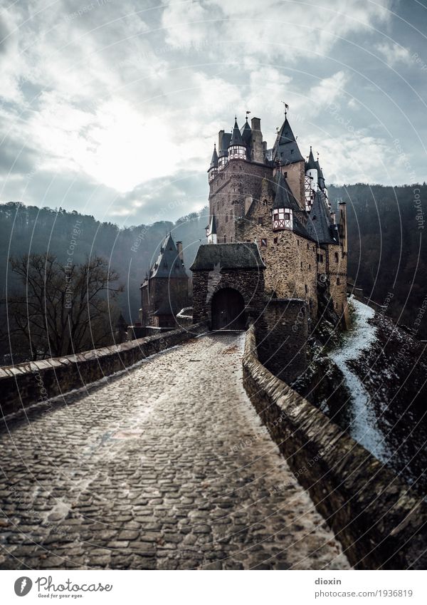 what eltz?! [6] Tourism Trip Adventure Sightseeing Winter Deserted Castle Tower Gate Manmade structures Building Architecture Wall (barrier) Wall (building)