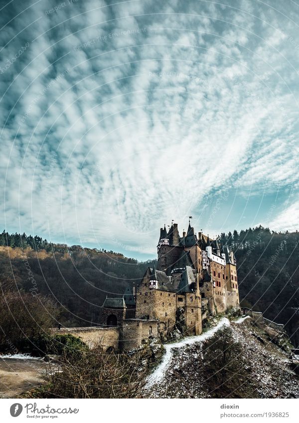 what eltz?! [1] Vacation & Travel Tourism Trip Adventure Sightseeing Winter Snow Mountain Hiking Environment Nature Landscape Sky Clouds Forest Hunsrück Castle