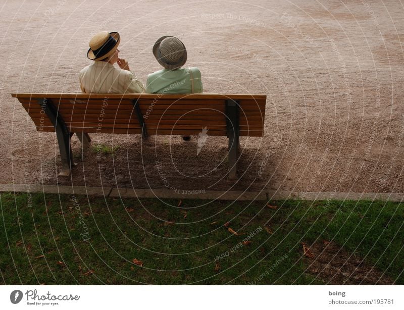two ladies on a bench Elegant Leisure and hobbies bench seats Female senior Woman Senior citizen 2 Human being 60 years and older Park Places Hat Looking