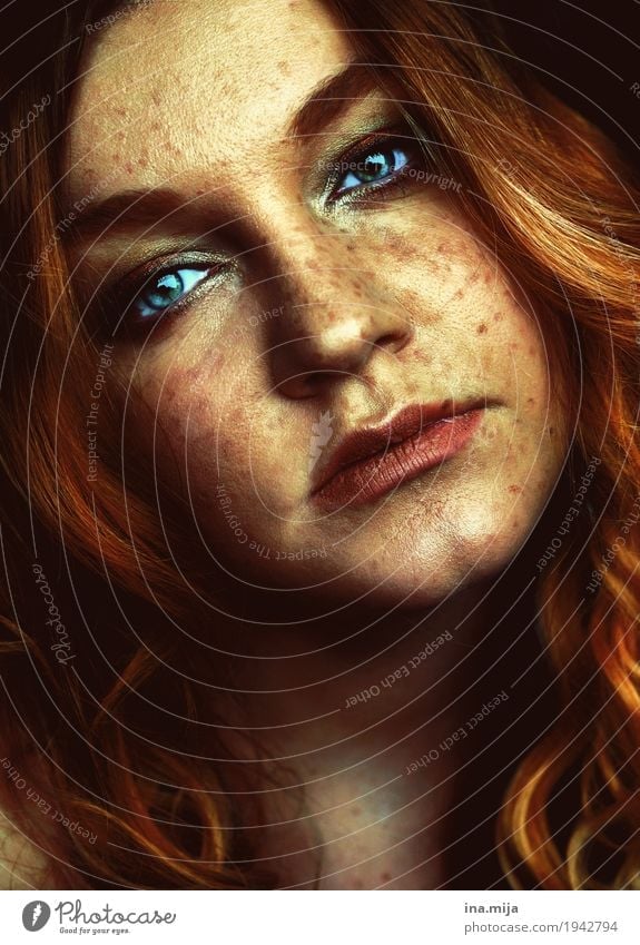 Woman with freckles Human being Feminine Young woman Youth (Young adults) Adults Partner Life Face 1 18 - 30 years 30 - 45 years Hair and hairstyles Red-haired