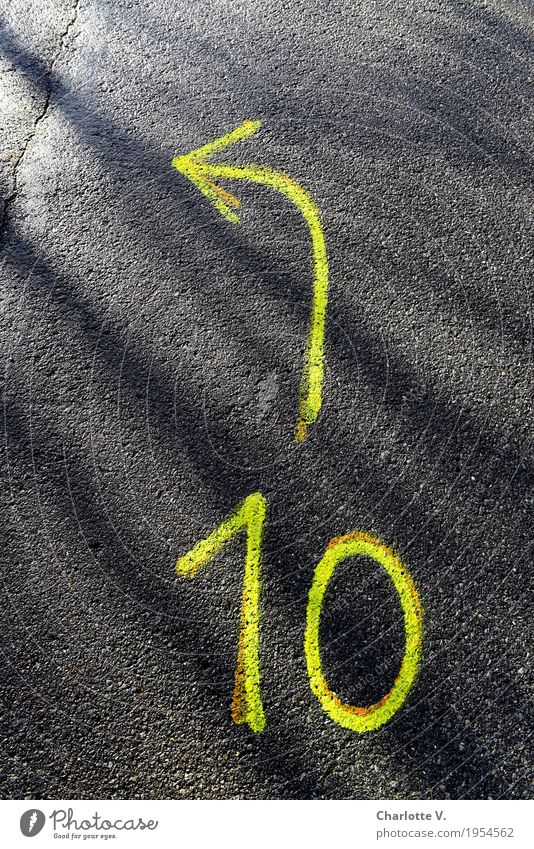 10 left Street Sign Digits and numbers Graffiti Arrow Illuminate Simple Firm Trashy Yellow Black Design Uniqueness Colour Communicate Road marking