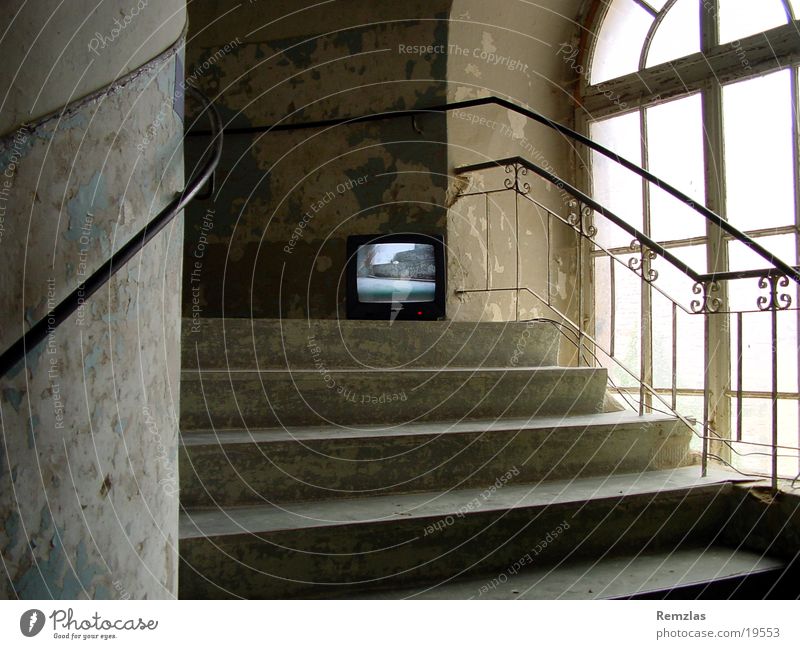 Inclusion 001 Art TV set Weimar Ettersburg Architecture video art Castle Stairs Old openeyes.com