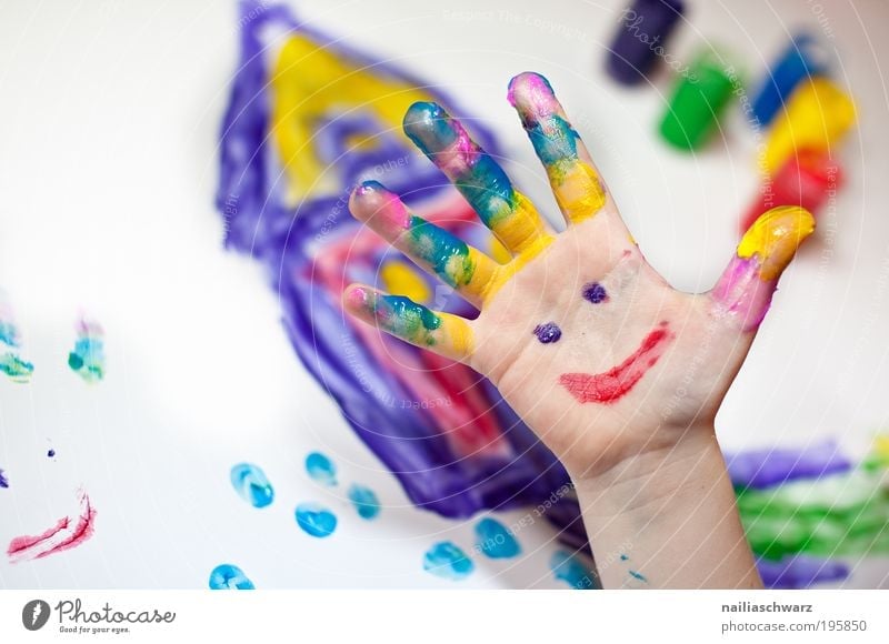 finger painting Leisure and hobbies Playing Handicraft Children's game Painting (action, artwork) Draw Kindergarten Human being Infancy Fingers 1 3 - 8 years