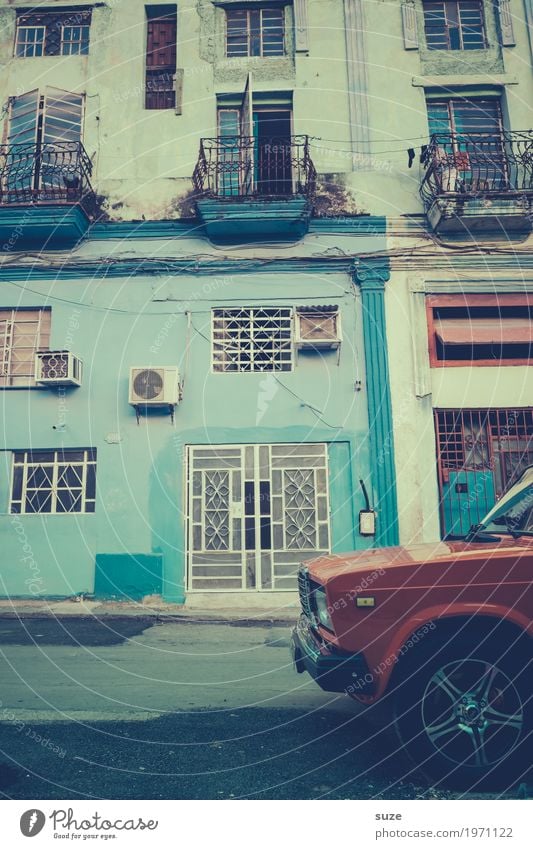 Part car Exotic Vacation & Travel House (Residential Structure) Town Old town Facade Means of transport Motoring Street Car Vintage car Esthetic Cool (slang)